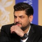 سام درخشانی با نمایش «تلقین» به مشهد می‌آید + جزئیات
