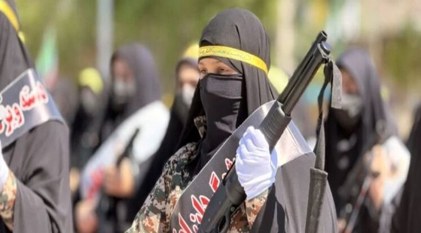 رژه نظامی بانوان بسیجی بخش رضویه مشهد همزمان با روز اربعین شهادت رهبر شهید