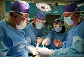 پیوند قلب دختر ۱۸ ساله در دانشگاه علوم پزشکی مشهد با موفقیت انجام شد