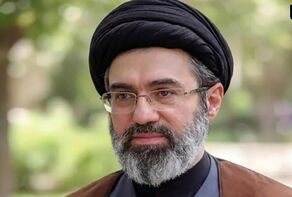 عکس های دیده نشده آیت الله سیدمجتبی خامنه ای در مکانی باورنکردنی / واقعیت دارد تعجب نکنید