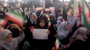 قلب ده‌ها هزار دانش‌آموز مشهدی در سوگ فرشته‌های پرکشیده میناب | مراسم چهلم شهادت دانش آموزان مدرسه شجره طیبه در حرم مطهر رضوی + فیلم