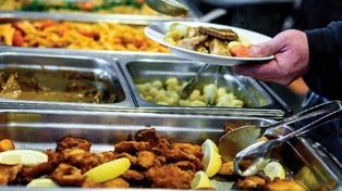 کاهش بی سابقه مشتریان رستوران های مشهد | غذا هست؛ مشتری نیست!