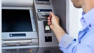 سقف کارت‌به‌کارت خودپرداز‌های بانک ملی ۱۰۰ میلیون تومان شد