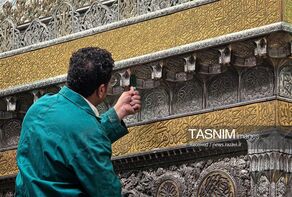 تنظیف ضریح مطهر امام رضا علیه‌السلام
