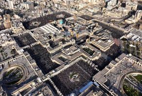 توزیع ۱۷۰ هزار بسته پذیرایی میان نمازگزاران عید سعید فطر در حرم مطهر امام رضا(ع)