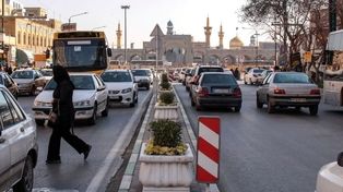 سامان‌دهی تردد خودرو‌ها در معابر منتهی به حرم رضوی در روز عید فطر و اول فروردین ۱۴۰۵
