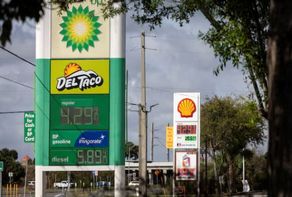 رویترز: اجتناب رانندگان آمریکایی از رانندگی با افزایش قیمت سوخت