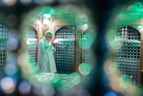 پیکر رهبر شهید انقلاب در مشهد به خاک سپرده می‌شود