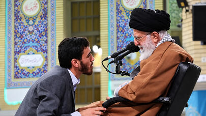 شعرخوانی محمد رسولی در رواق دارالذکر، مزار رهبر شهید انقلاب