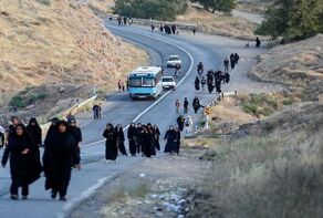 هشدار اورژانس مشهد به رانندگان: مراقب زائران پیاده امام رضا (ع) باشید