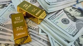 کاهش قیمت دلار و طلا نسبت به روز گذشته

