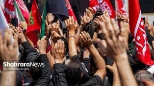 تصاویری از ورود پیکر رهبر شهید و شهدای خانواده ایشان به مسیر تشییع در مشهد