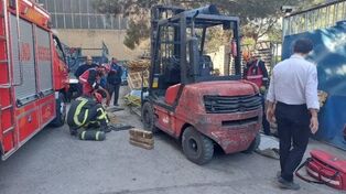 مرگ دلخراش کارگر جوان زیر لیفتراک در مشهد