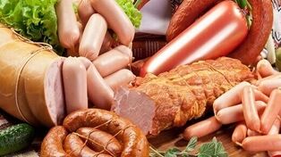 ۱۰۰ تن مرغ تاریخ‌گذشته برای تولید سوسیس و کالباس تعیین تکلیف شد