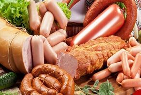 ۱۰۰ تن مرغ تاریخ‌گذشته برای تولید سوسیس و کالباس تعیین تکلیف شد