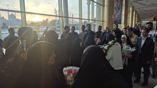 مراسم استقبال از بانوی وزنه بردار مشهدی در فرودگاه برگزار شد