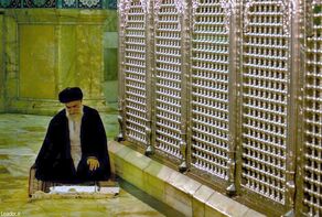 آیا دفن امانتی پیکر «رهبر شهید» در حرم حضرت معصومه (س) صحت دارد؟