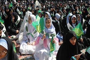 آغاز سال تحصیلی دانش  آموزان مشهدی در حرم امام رضا(ع) 