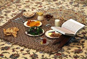 چه کسانی می‌توانند قبل از اذان ظهر نیت روزه کنند؟