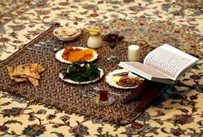 چه کسانی می‌توانند قبل از اذان ظهر نیت روزه کنند؟